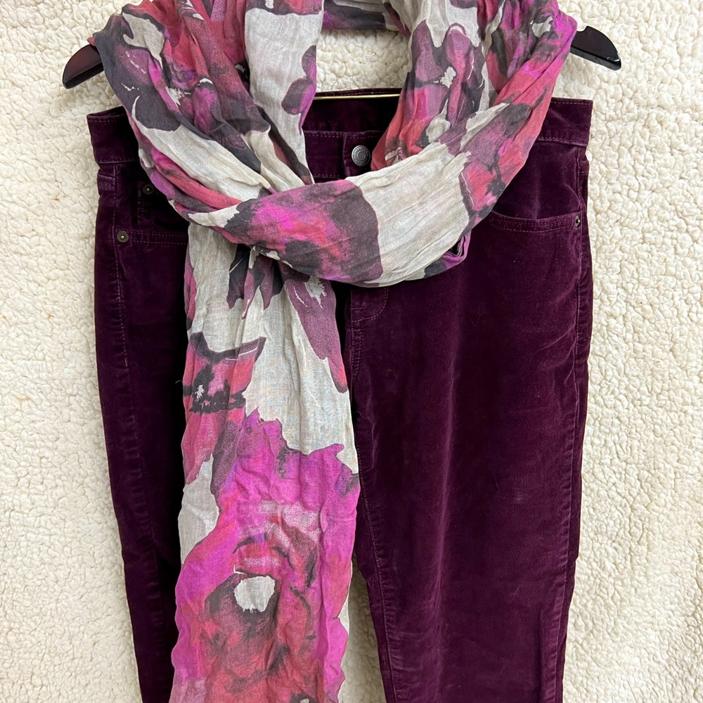 Burgundy velvet jean trousers with beautiful scarf in amazing condition!